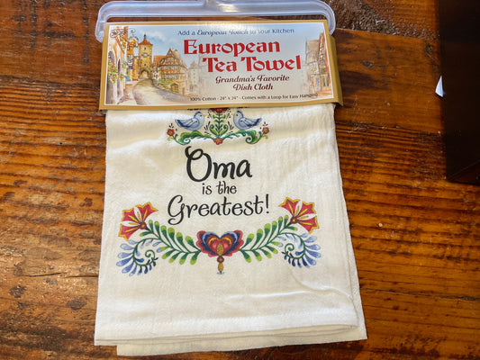 KITCHEN TOWEL: Oma is the greatest